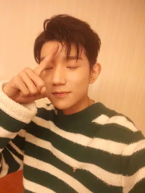 tfboys王源自拍帅气图片_2