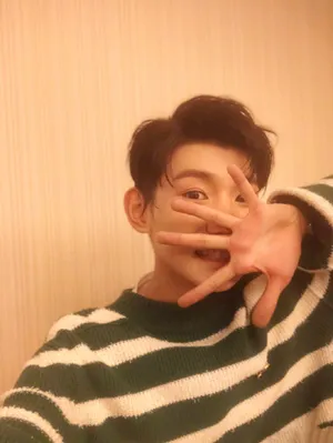 tfboys王源自拍帅气图片_4
