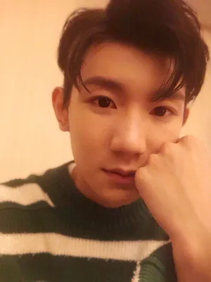 tfboys王源自拍帅气图片_5