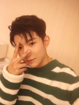 tfboys王源自拍帅气图片_6