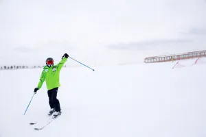 王源雪地滑雪帅气写真图片_2