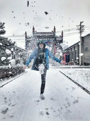 王源雪地滑雪帅气写真图片_6