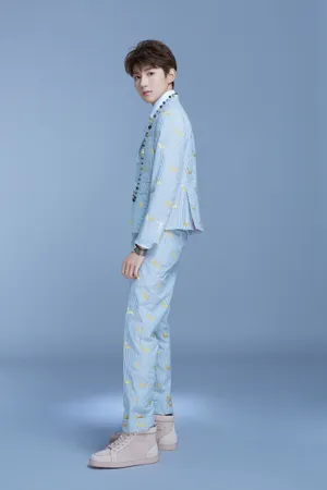 王源生日会超帅时尚写真高清图片_2
