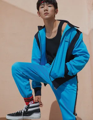 王源最新超帅时尚杂志写真封面大片
