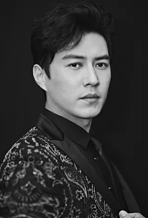 靳东儒雅型男西装写真高清图片_1