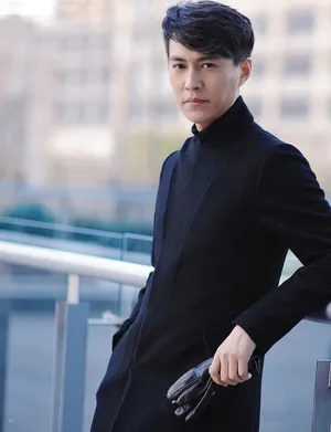 靳东魅力时尚街拍图片_4