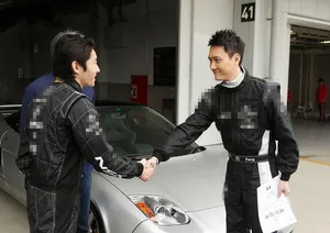 赛车手冯绍峰日本用心赛车挑战韩寒
