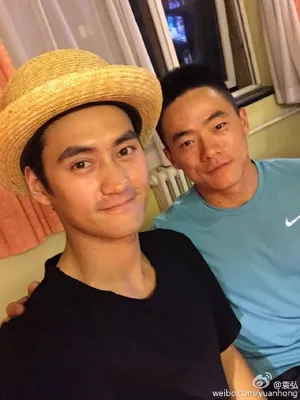 热点-《真正男子汉》袁弘张丰毅与班长战友们北京相聚图片_2
