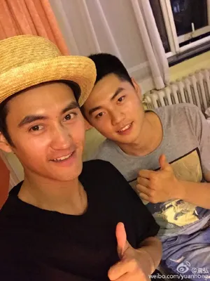 热点-《真正男子汉》袁弘张丰毅与班长战友们北京相聚图片_3
