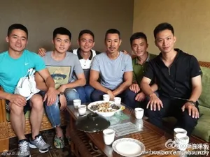 热点-《真正男子汉》袁弘张丰毅与班长战友们北京相聚图片_12