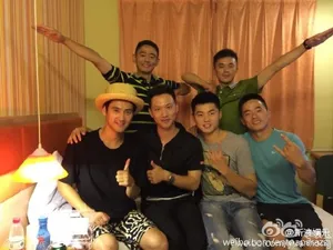 热点-《真正男子汉》袁弘张丰毅与班长战友们北京相聚图片_13