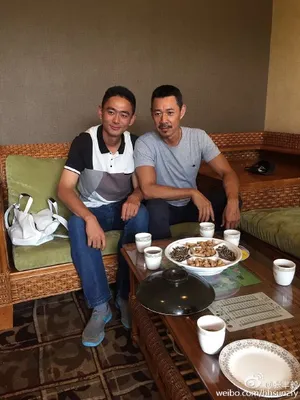 热点-《真正男子汉》袁弘张丰毅与班长战友们北京相聚图片_16