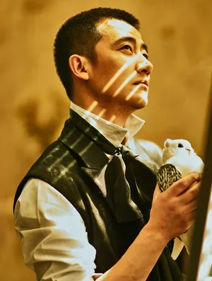 黄轩《芭莎男士》封面大片_4