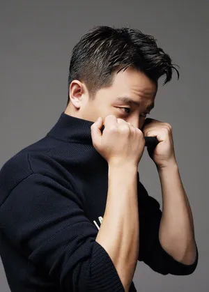黄轩魅力有型时尚杂志封面大片_6