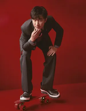 黄轩时尚杂志写真图片：展儒雅桀骜百变魅力_4