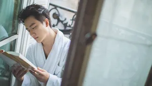 黄轩魅力型男高清浴袍图片_2