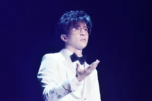 薛之谦咪咕音乐盛典西装帅气图片_4