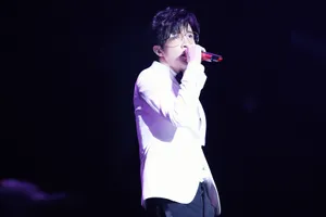 薛之谦咪咕音乐盛典西装帅气图片_6