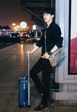 刘昊然夜晚机场写真图片_8