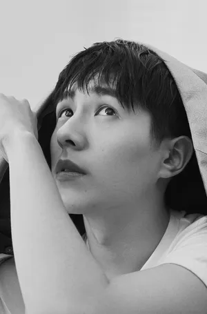 刘昊然帅气养眼时尚杂志封面图片_3