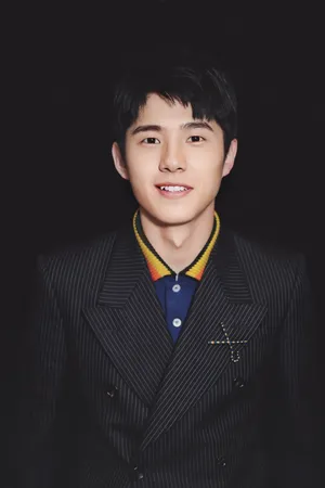 刘昊然时尚活动帅气西装图片