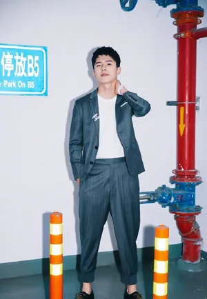 刘昊然少男绅士图片_6