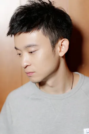 董子健时尚杂志写真迷人图片