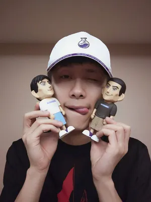 张一山搞怪自拍图片