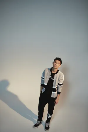 张一山帅气写真图片
