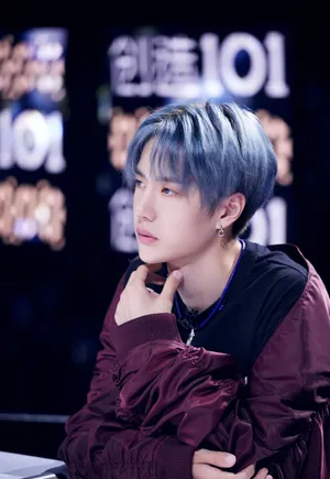 王一博创造101公演剧照帅气图片第1张