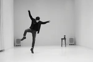 吴昊宸黑白创意生日帅气写真图片_1