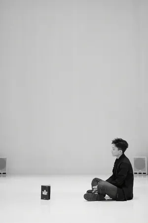 吴昊宸黑白创意生日帅气写真图片