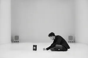 吴昊宸黑白创意生日帅气写真图片_3