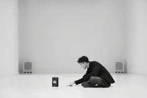 吴昊宸黑白创意生日帅气写真图片_6