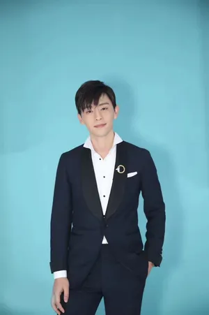 帅气型男邓伦成熟气质写真图片_3