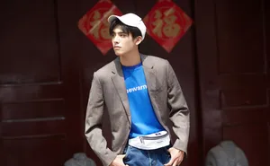 宋威龙潇洒率性时尚街拍图片_2