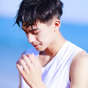 宋威龙海边清新写真图片_2
