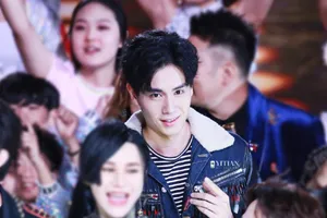 胡一天帅气活动照图片_6