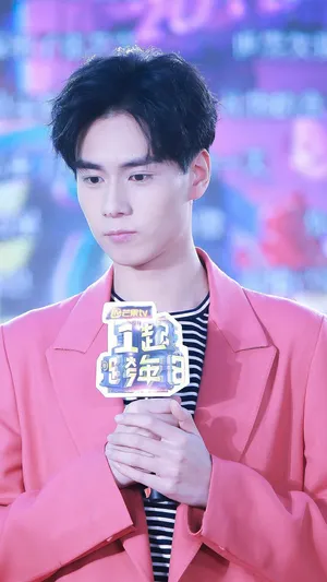 胡一天湖南卫视跨年演唱会帅气图片_2