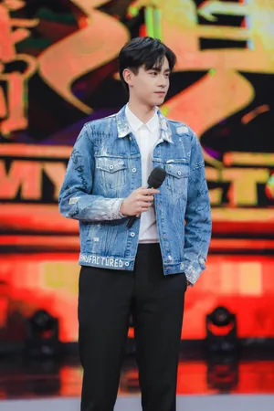 胡一天《快乐大本营》帅气高清图片_2