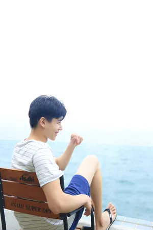 胡一天T恤清新帅气写真高清图片_8