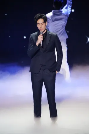 胡一天国剧盛典舞台高清图片_3