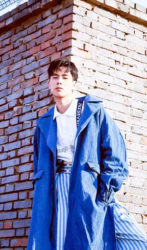 胡一天蓝色风衣超帅写真高清图片_1