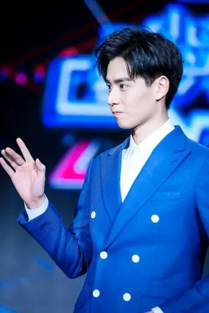 胡一天西装造型帅气高清图片_4