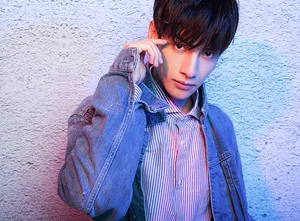 罗云熙青春活力休闲风时尚写真图片_3