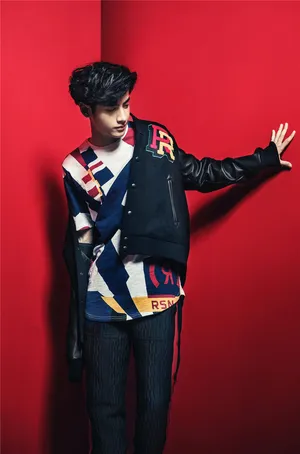 罗云熙“红与黑”系列帅气写真图片