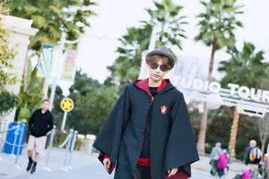罗云熙阳光明媚活力街拍图片_3