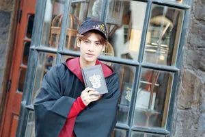 罗云熙阳光明媚活力街拍图片_4