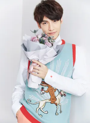 罗云熙时尚写真图片：花海美男_4