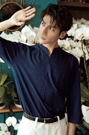 罗云熙时尚杂志图片：夏日时尚帅气大片_1